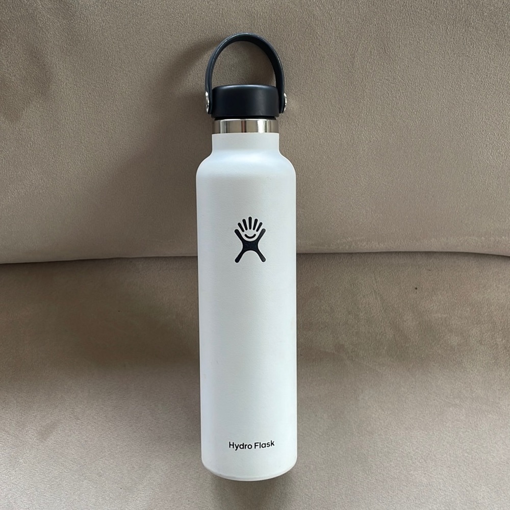 HYDRO FLASK 24oz water bottle - WHITE with cap